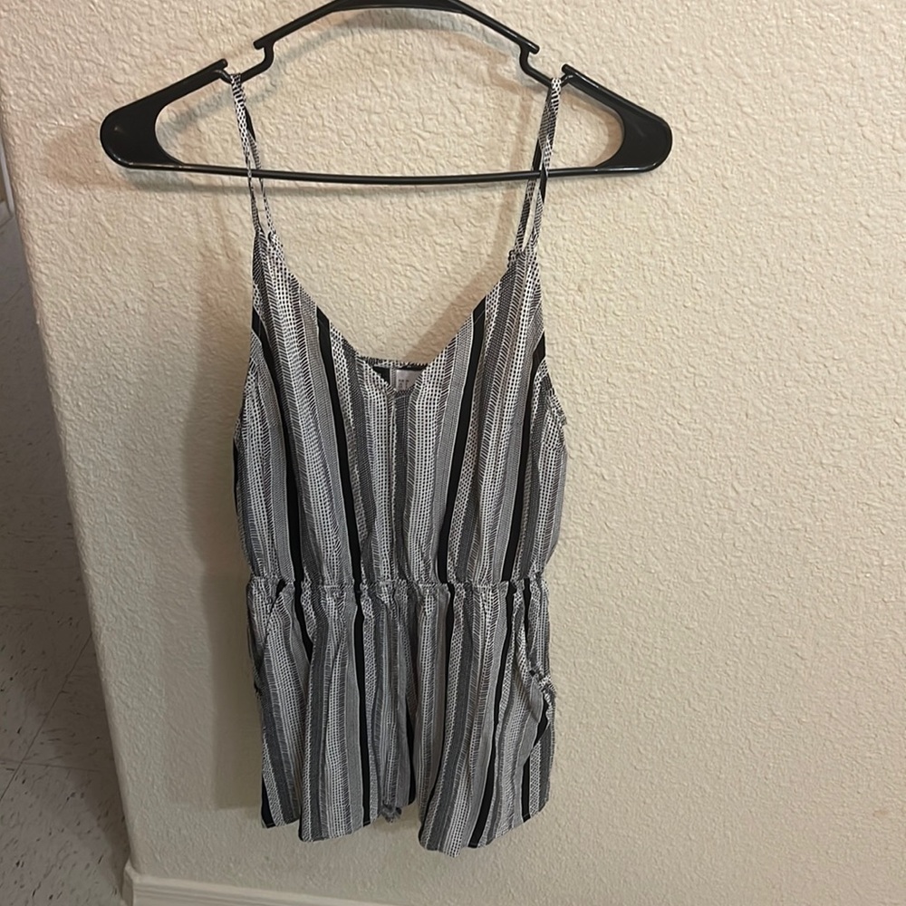 Cute Romper with Pockets!!